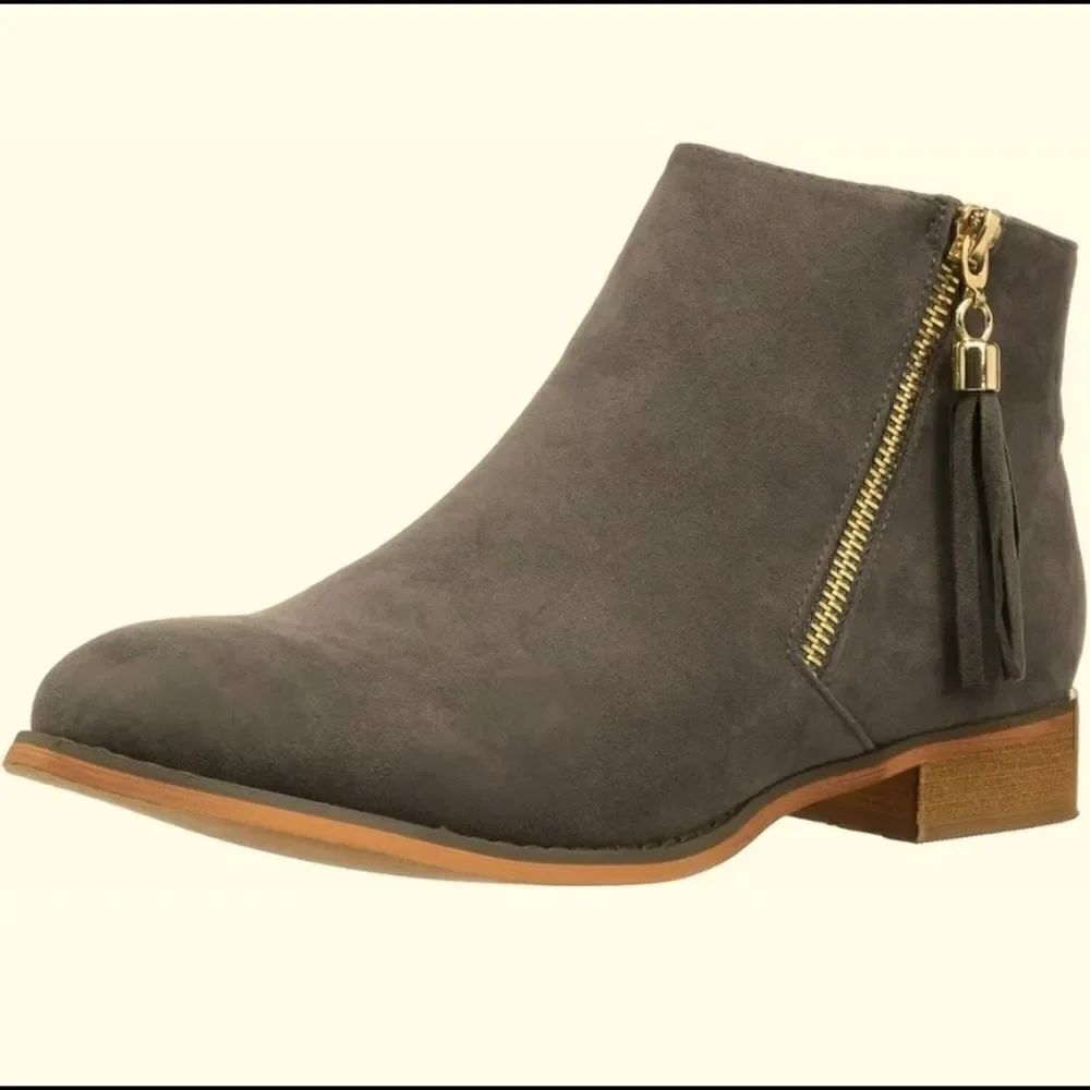 💥Brinley CO. Side zip faux suede ankle Boot Size:6